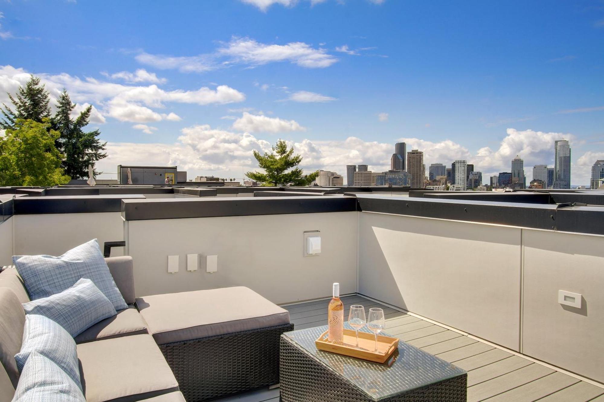 Gorgeous New Townhome On Capitol Hill, Close To Everything!